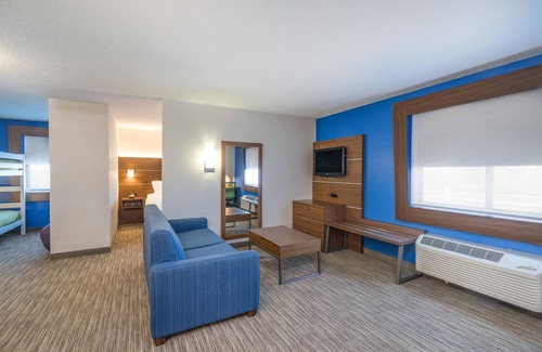 Howe Hotel | Guest Rated: Holiday Inn Express Howe with Pool & Breakfast