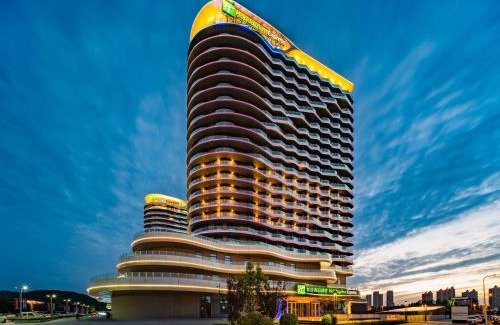 Longgang District Hotel | Seaside Comfort at Holiday Inn Express Huludao Seaview
