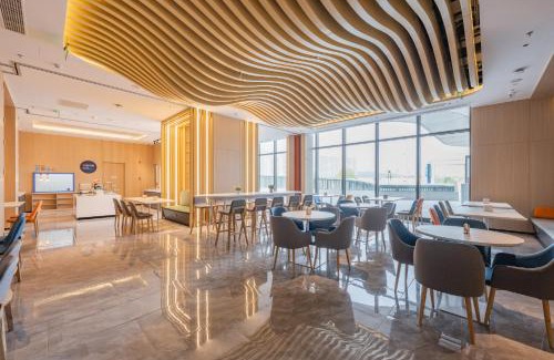 Longgang District Hotel | Seaside Comfort at Holiday Inn Express Huludao Seaview