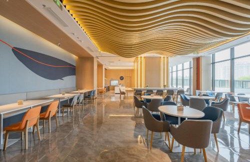 Longgang District Hotel | Seaside Comfort at Holiday Inn Express Huludao Seaview