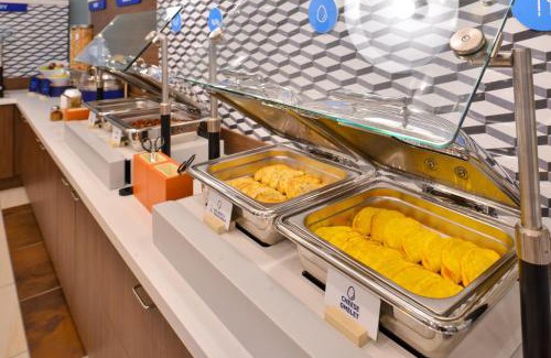 Huntsville Hotel | Pet-Friendly Retreat at Holiday Inn Express - Huntsville Space Center