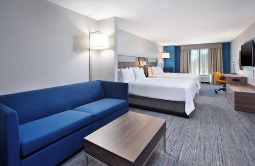 Arcadia Hotel | Inviting Holiday Inn Express near Westgate Mall with Pool