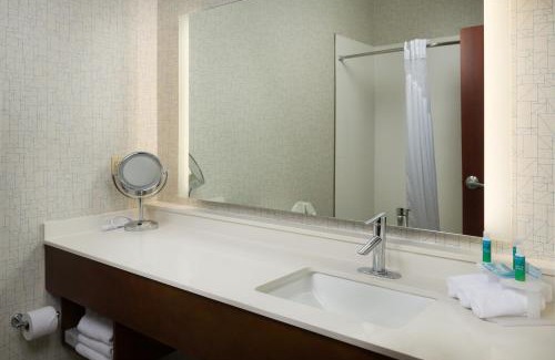 Independence Hotel | Comfortable Stay at Holiday Inn Express Independence, IHG Hotel