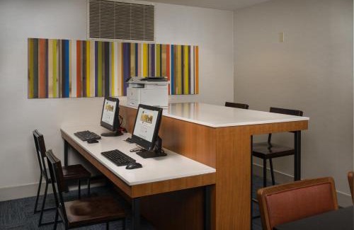 Independence Hotel | Comfortable Stay at Holiday Inn Express Independence, IHG Hotel