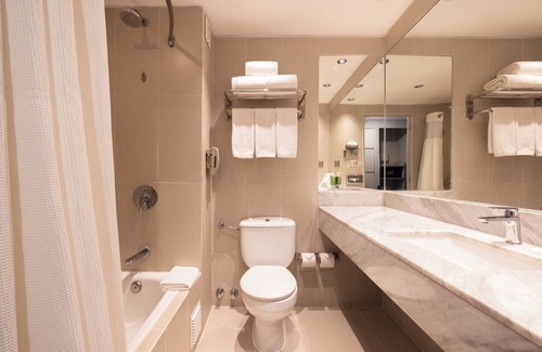 Cavancha Hotel | Discover Holiday Inn Express Iquique with Pool & Spa