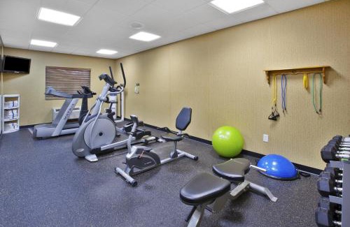 Wendel Hotel | Modern Stay at Holiday Inn Express Irwin-PA Turnpike Exit 67