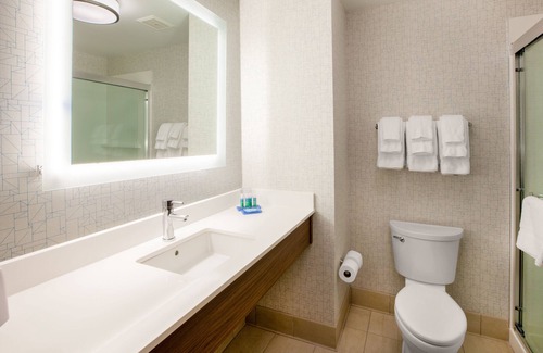 Wendel Hotel | Comfortable Stay at Holiday Inn Express Irwin, PA