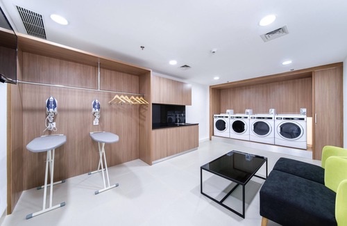 Menteng Hotel | Top-Rated Holiday Inn Express Jakarta Matraman with Breakfast