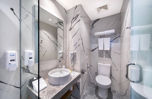 Menteng Hotel | Top-Rated Holiday Inn Express Jakarta Matraman with Breakfast