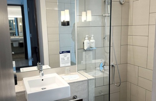 Muarakarang Hotel | Convenient Stay at Holiday Inn Express Jakarta Pluit Citygate