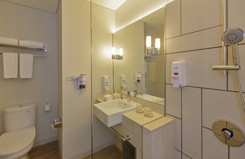 Muarakarang Hotel | Convenient Stay at Holiday Inn Express Jakarta Pluit Citygate