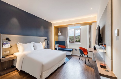 Changjiang County Hotel | Discover Holiday Inn Express Jingdezhen Ancient Town