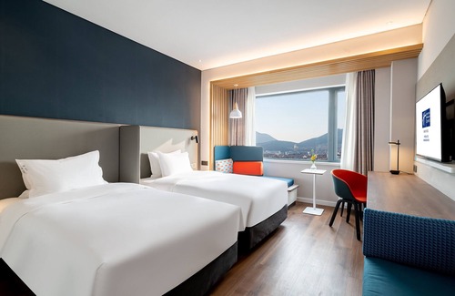 Lixia District Hotel | Budget-Friendly Stay at Holiday Inn Express Jinan Jingshi