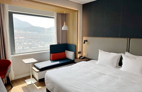 Lixia District Hotel | Budget-Friendly Stay at Holiday Inn Express Jinan Jingshi