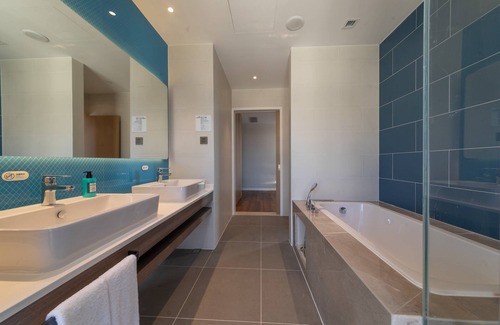 Gulou District Hotel | Top-Rated Holiday Inn Express Kaifeng City Center Awaits