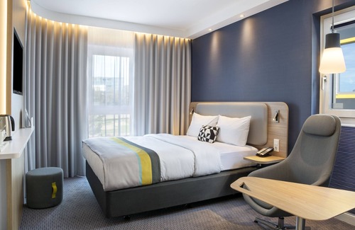 Sudstadt Ostlicher Teil Hotel | Inviting Holiday Inn Express Karlsruhe - City Park with Breakfast