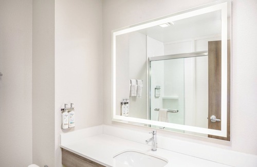 Kearney Hotel | Top-Rated Holiday Inn Express Kearney with Family-Friendly Amenities