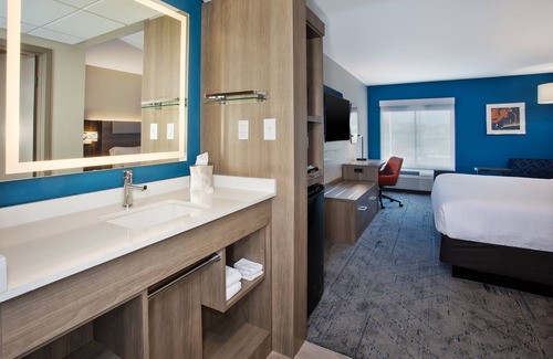 Kitty Hawk Hotel | Relax at Holiday Inn Express Kitty Hawk Outer Banks Hotel