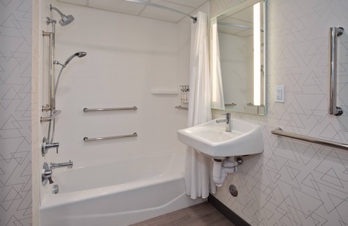Kitty Hawk Hotel | Relax at Holiday Inn Express Kitty Hawk Outer Banks Hotel