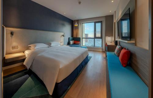 Wuhua Hotel | Discover Holiday Inn Express Kunming West: Family-Friendly Retreat