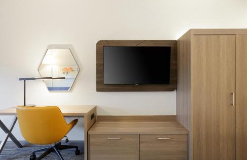 Layton Hotel | Comfortable Stay at Holiday Inn Express Layton with Pool