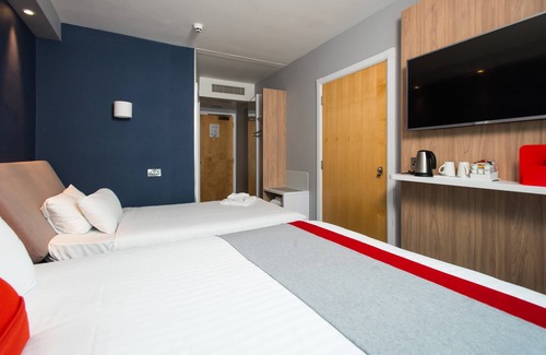 Leeds Hotel | Comfortable Holiday Inn Express Leeds City Centre with Breakfast
