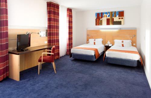 Paco De Arcos Hotel | Discover Holiday Inn Express Lisbon-Oeiras: Family Friendly Stay