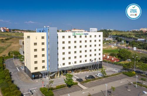 Paco De Arcos Hotel | Discover Holiday Inn Express Lisbon-Oeiras: Family Friendly Stay