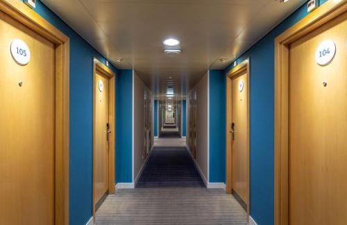 Paco De Arcos Hotel | Discover Holiday Inn Express Lisbon-Oeiras: Family Friendly Stay