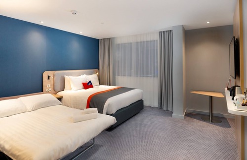 Heathrow Villages Hotel | Explore Holiday Inn Express London Heathrow T4 with Spa & Dining