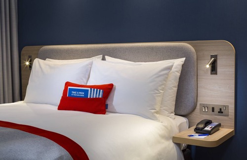 Heathrow Villages Hotel | Explore Holiday Inn Express London Heathrow T4 with Spa & Dining