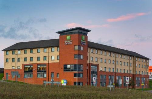 Luton Hotel | Convenient Stay at Holiday Inn Express London Luton Airport