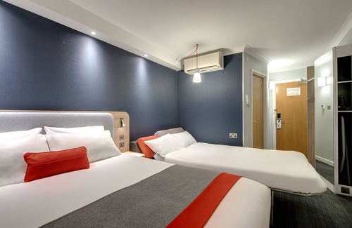 Luton Hotel | Convenient Holiday Inn Express Near Luton Airport