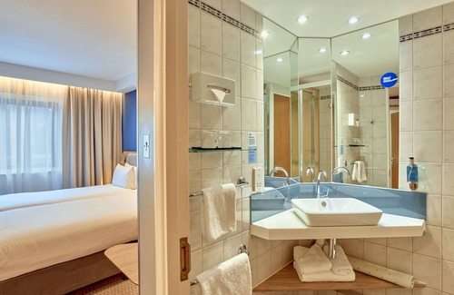 Stratford and New Town Hotel | Ideal Stay at Holiday Inn Express London - Stratford