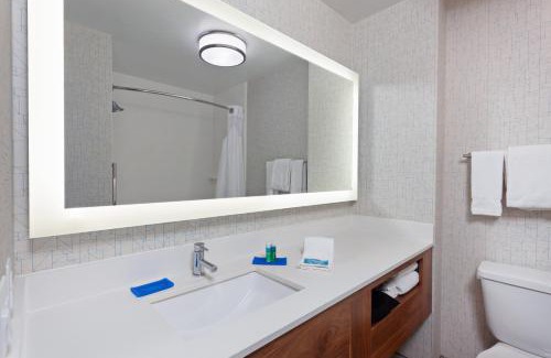 Los Angeles Hotel | Experience Comfort at Holiday Inn Express LAX Airport