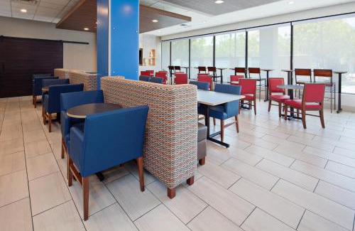 Los Angeles Hotel | Experience Comfort at Holiday Inn Express LAX Airport