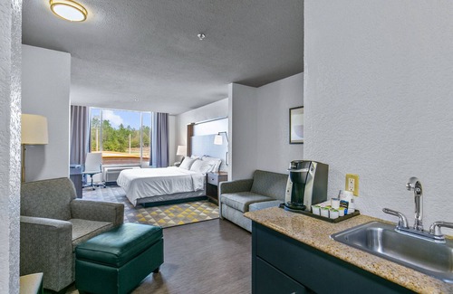Lucedale Hotel | Comfortable Stay at Holiday Inn Express Lucedale - Top Amenities