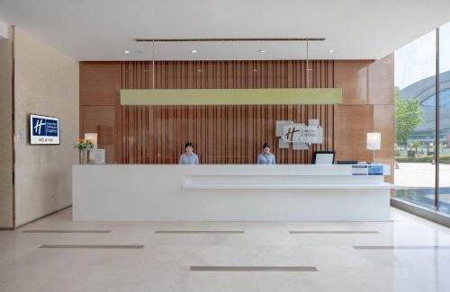 Luolong Hotel | Explore Holiday Inn Express Luoyang City Center, 4-Star Comfort