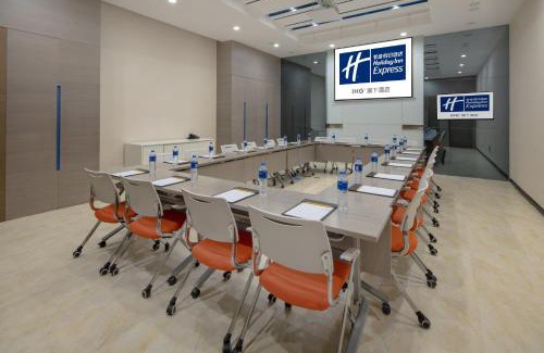 Luolong Hotel | Explore Holiday Inn Express Luoyang City Center, 4-Star Comfort