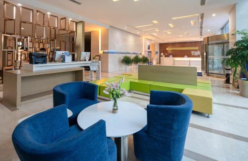 Luolong Hotel | Explore Holiday Inn Express Luoyang City Center, 4-Star Comfort