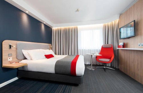 Willen Hotel | Comfortable Stay at Holiday Inn Express Milton Keynes