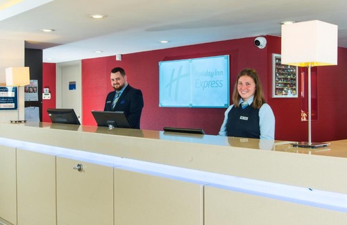 Willen Hotel | Comfortable Stay at Holiday Inn Express Milton Keynes