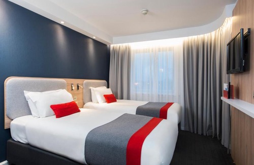 Willen Hotel | Comfortable Stay at Holiday Inn Express Milton Keynes