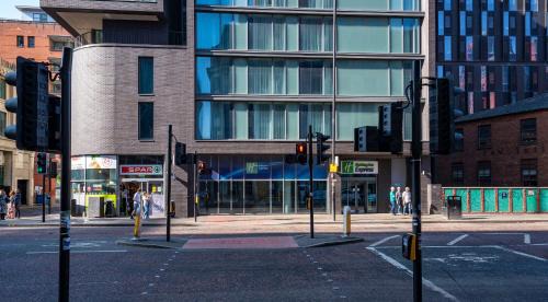 Manchester City Centre Hotel | Convenient Stay at Holiday Inn Express Manchester City Centre