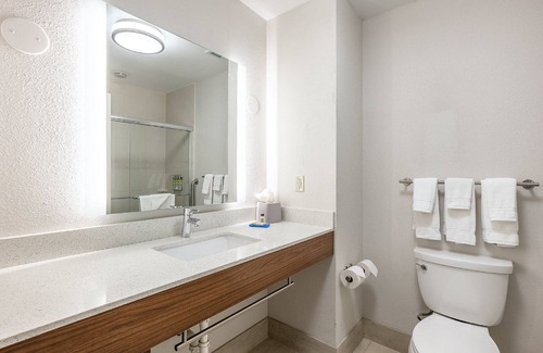 McComb Hotel | Discover Holiday Inn Express McComb: Family-Friendly Oasis