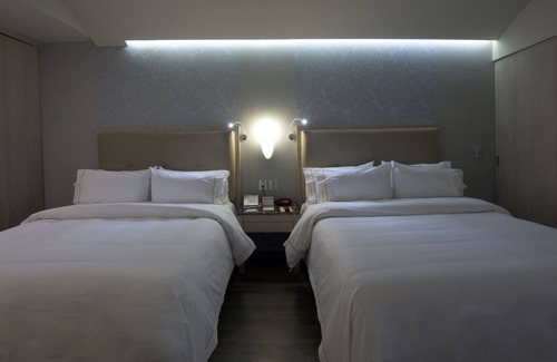 Naucalpan Hotel | Top-Rated Holiday Inn Express Mexico - Toreo with Spa & Dining