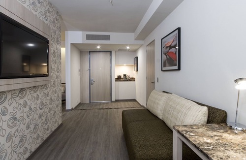 Naucalpan Hotel | Top-Rated Holiday Inn Express Mexico - Toreo with Spa & Dining