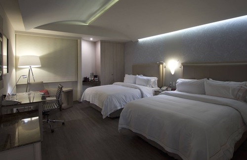 Naucalpan Hotel | Top-Rated Holiday Inn Express Mexico - Toreo with Spa & Dining