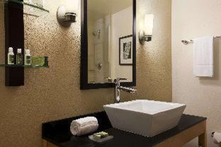 Ludlam Hotel | Comfortable Stay at Holiday Inn Express Miami Airport