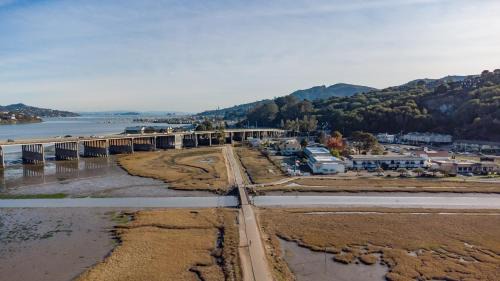 Almonte Hotel | Pet-Friendly Holiday Inn Express Mill Valley Near San Francisco
